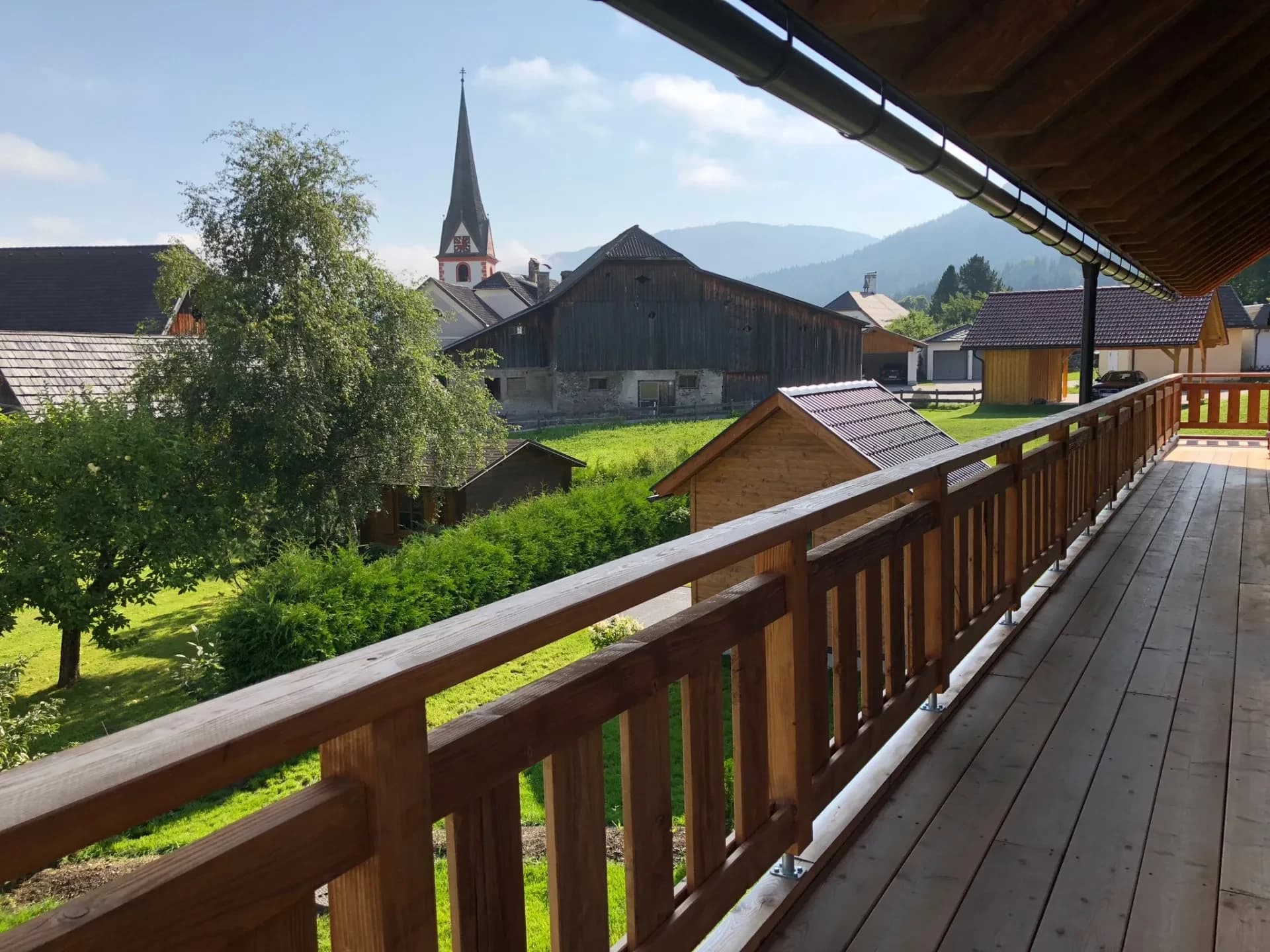 Blick vom Balkon auf die Kirche von Sankt Margarethen