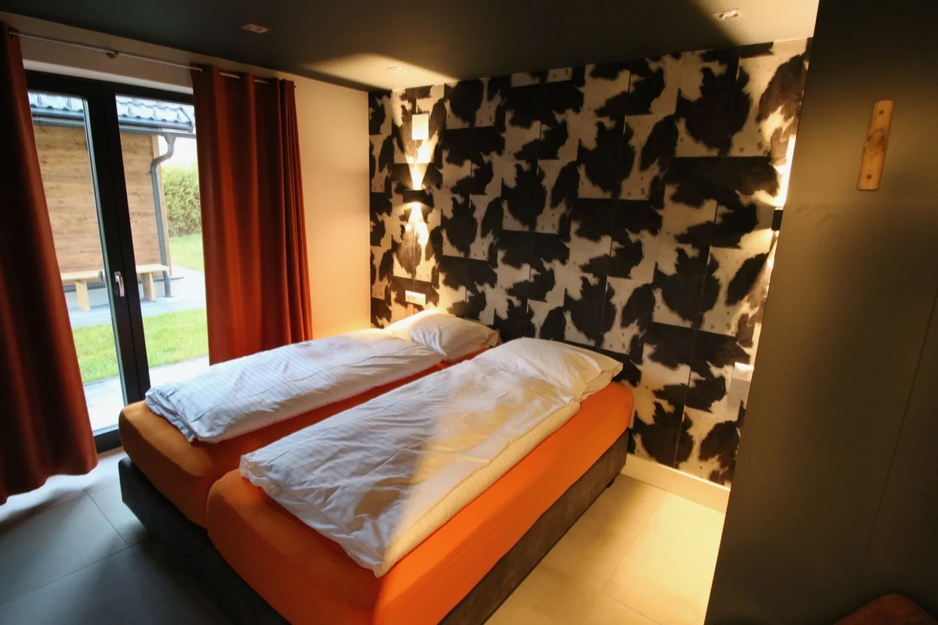 Doppelzimmer mit Designtapete