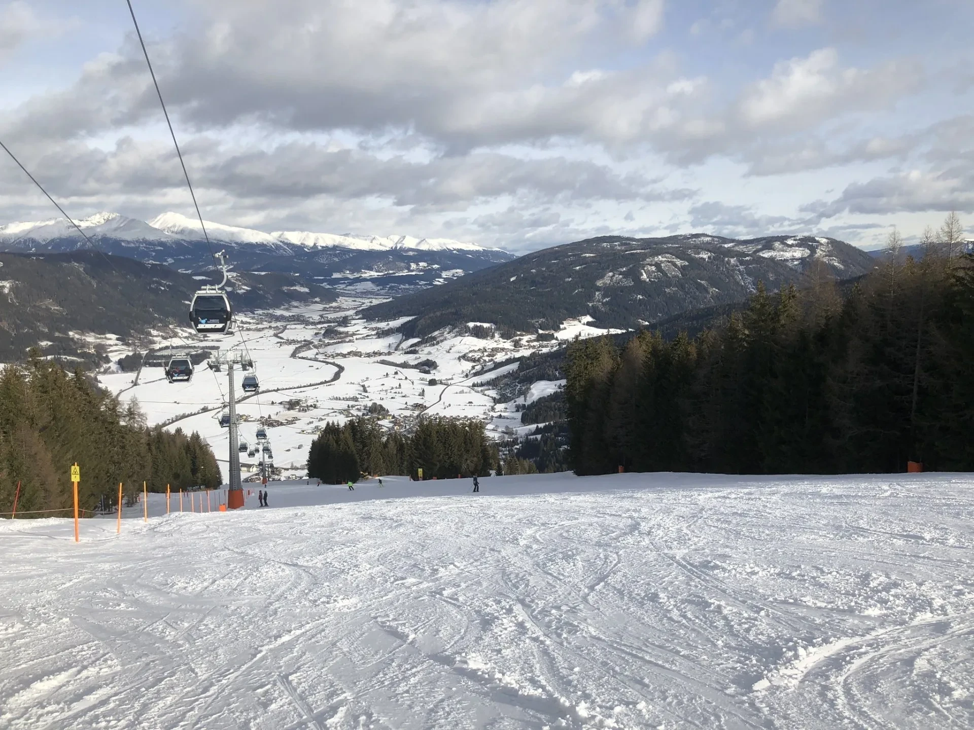 Ski slope with views of the valley and the lift
